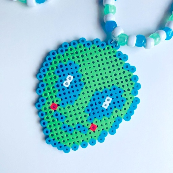 Rave Kandi Green Alien Perler Necklace - Picture 5 of 5
